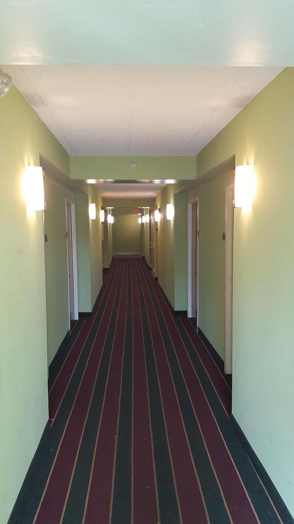 Northeast Garden Inn Лоръл Екстериор снимка